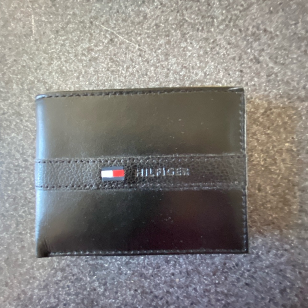 Tommy Hilfiger Men’s Wallet